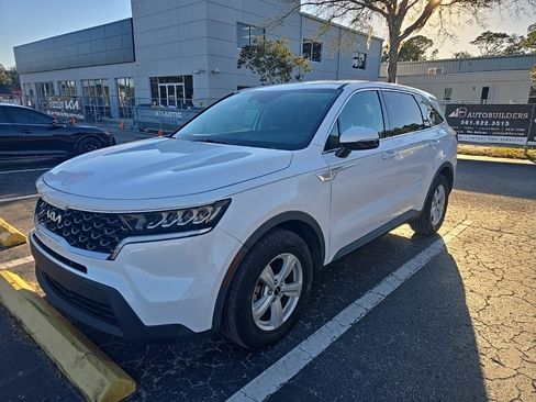 Certified 2023 Kia Sorento LX image 2