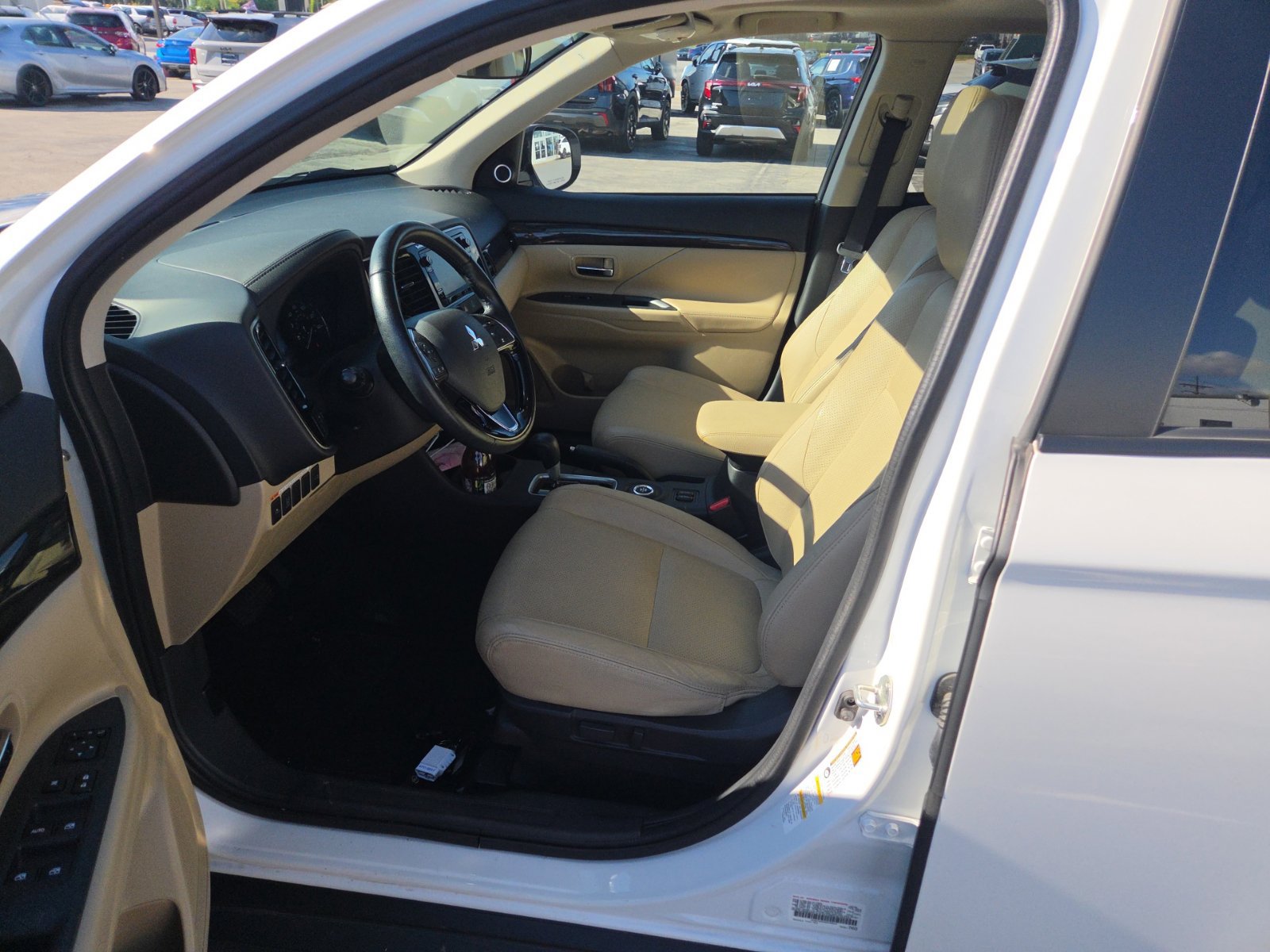 Used 2016 Mitsubishi Outlander SEL AWD/4WD image 5