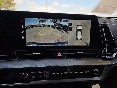 Used 2025 Kia Sportage SX image 29