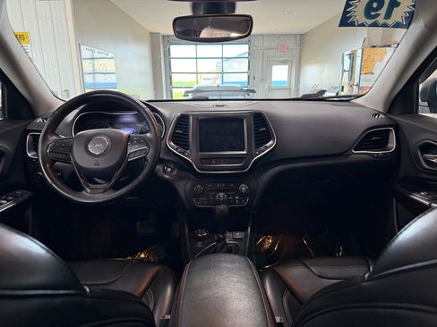Used 2019 Jeep Cherokee Trailhawk w/ Cold Weather Group AWD/4WD image 13