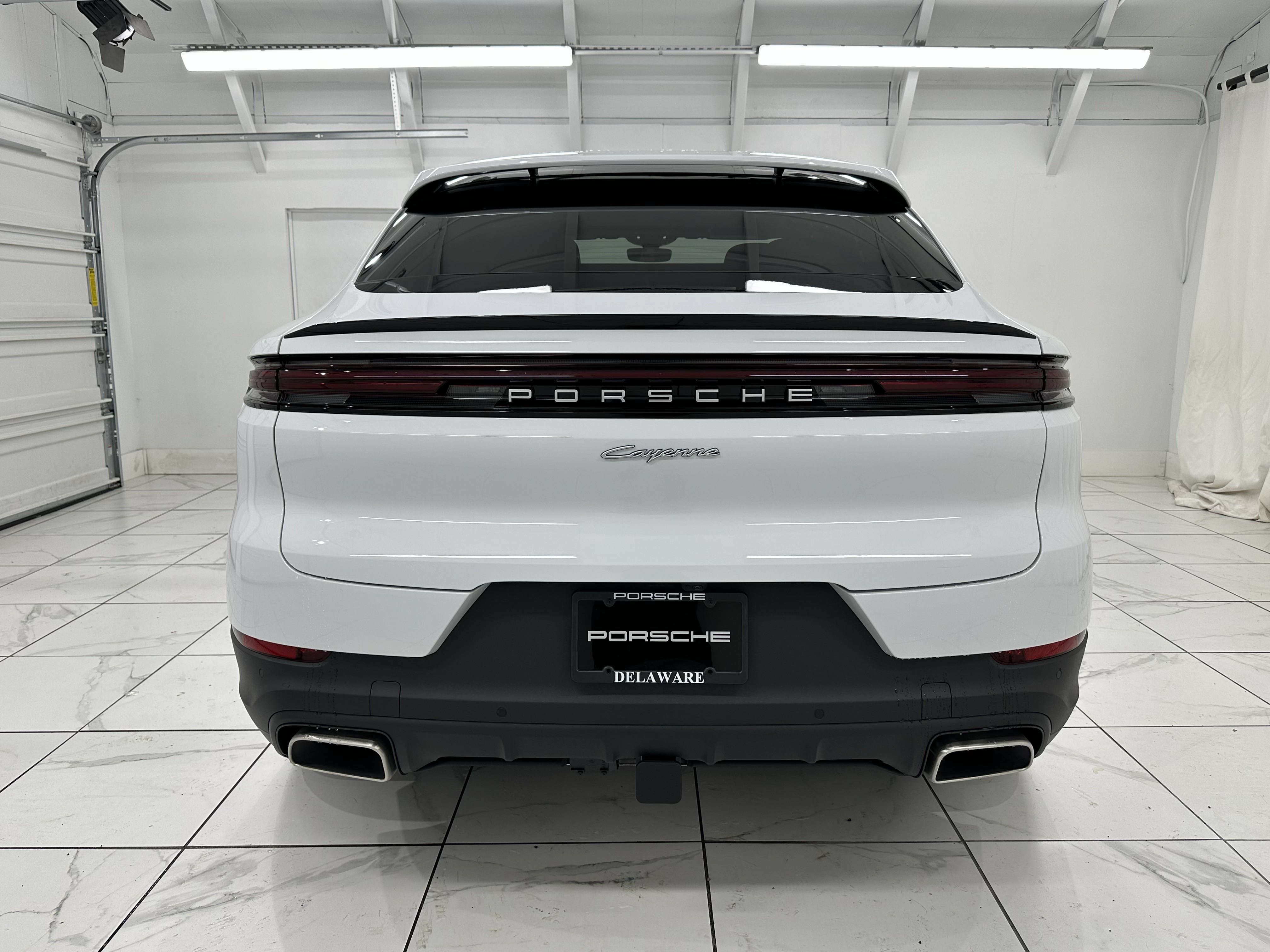 Used 2025 Porsche Cayenne E-Hybrid Coupe AWD/4WD image 13