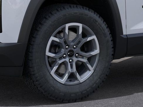 New 2026 Chevrolet Equinox ACTIV w/ LPO, Floor Liner Package AWD/4WD image 9