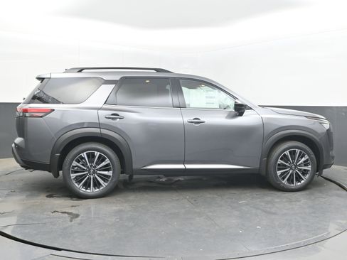 New 2026 Nissan Pathfinder Platinum FWD image 8
