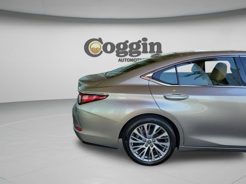 Used 2020 Lexus ES 350 w/ Premium Package FWD image 3
