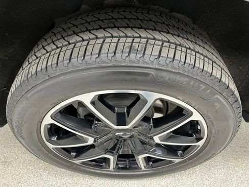 Used 2022 Chevrolet Tahoe RST w/ Luxury Package AWD/4WD image 17