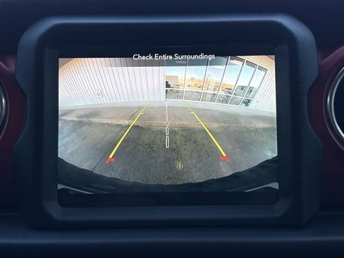 Used 2022 Jeep Wrangler Unlimited Rubicon image 9