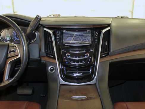 Used 2018 Cadillac Escalade Luxury image 59