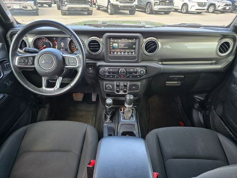 Used 2018 Jeep Wrangler Unlimited Sahara w/ LED Lighting Group AWD/4WD image 5