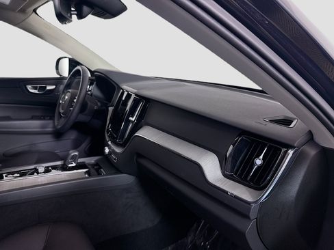 Used 2025 Volvo XC60 B5 Plus image 30