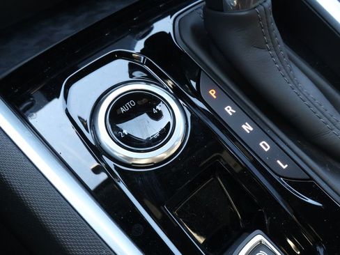 Used 2024 Chevrolet Colorado LT w/ LT Convenience Package image 25