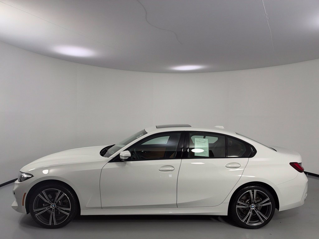 Used 2023 BMW 330i xDrive Sedan w/ Premium Package AWD/4WD image 4