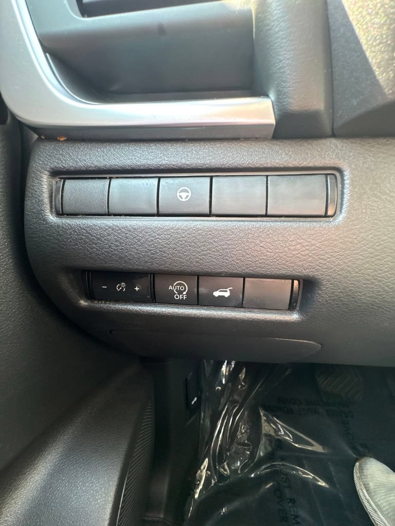 Used 2024 Nissan Rogue SV FWD image 19