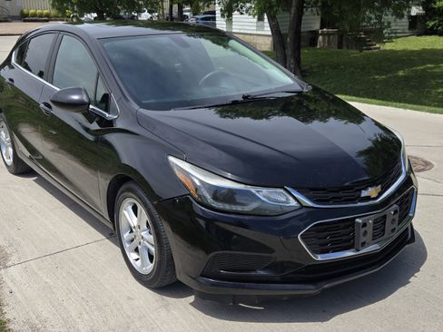 Used 2018 Chevrolet Cruze LT image 12