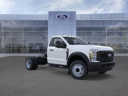New 2025 Ford F550 image 31