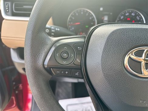 Used 2022 Toyota RAV4 LE image 17