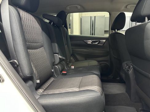 Used 2018 Nissan Rogue SV image 20