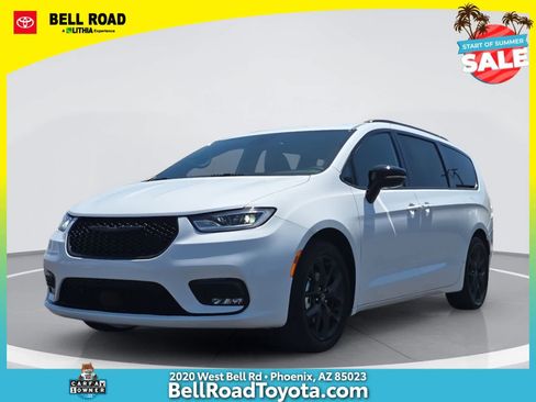 Used 2025 Chrysler Pacifica Limited FWD image 1