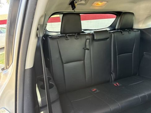 Used 2021 Toyota Highlander XLE AWD/4WD image 33