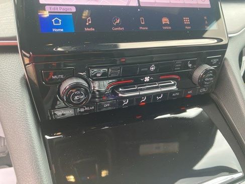 New 2025 Jeep Grand Cherokee Limited image 19