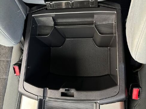 Used 2015 RAM 1500 Classic SLT w/ Luxury Group image 18