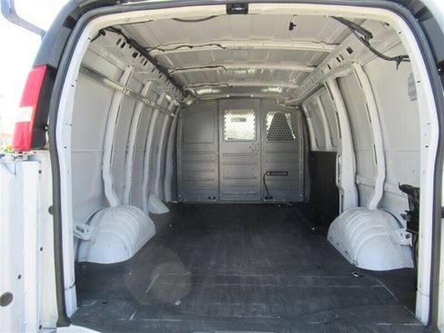 Used 2022 Chevrolet Express 2500 2500 w/ Driver Convenience Package image 9