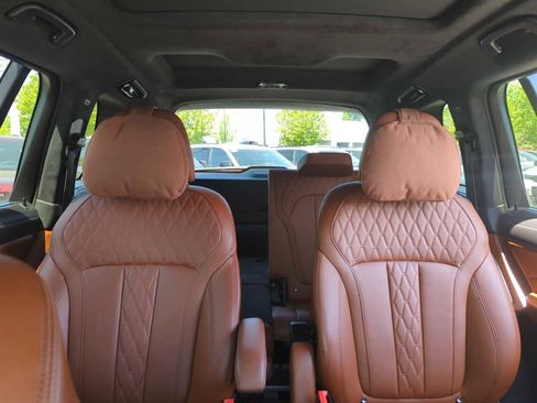 Used 2024 BMW X7 xDrive40i w/ M Sport Package AWD/4WD image 26