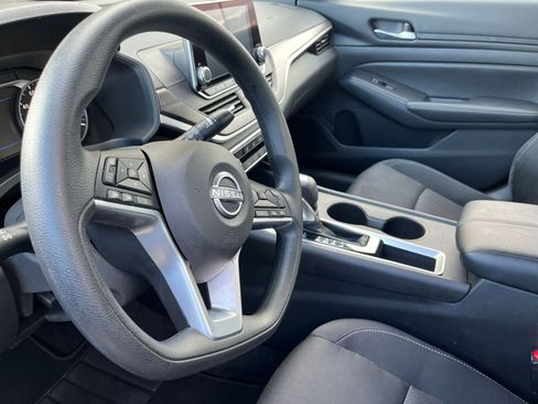 Used 2025 Nissan Altima 2.5 SV FWD image 34