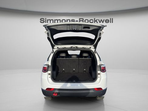 Used 2025 Jeep Compass Trailhawk AWD/4WD image 10