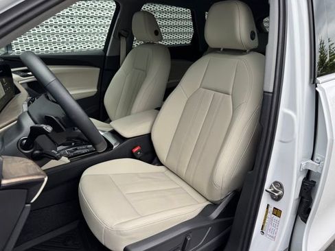 Certified 2025 Audi Q5 Premium w/ Convenience Package AWD/4WD image 10