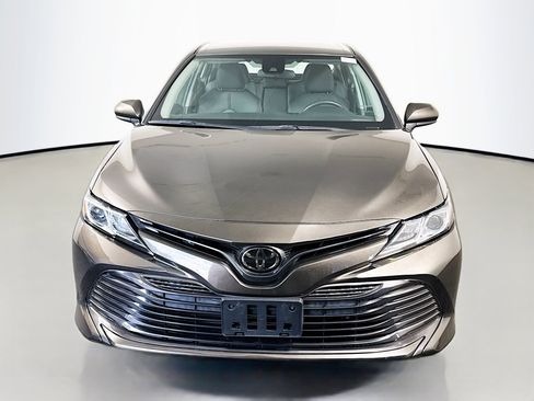 Used 2020 Toyota Camry LE image 2
