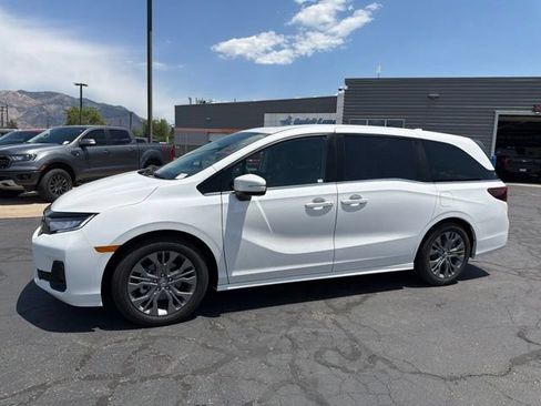 Used 2025 Honda Odyssey Touring image 14