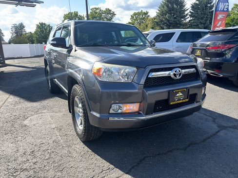 Used 2013 Toyota 4Runner SR5 AWD/4WD image 10