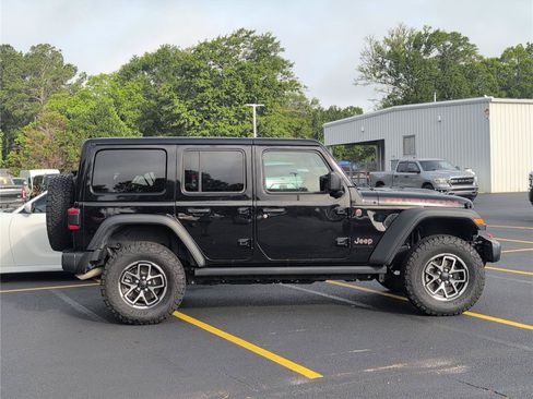 Used 2025 Jeep Wrangler Unlimited Rubicon AWD/4WD image 7