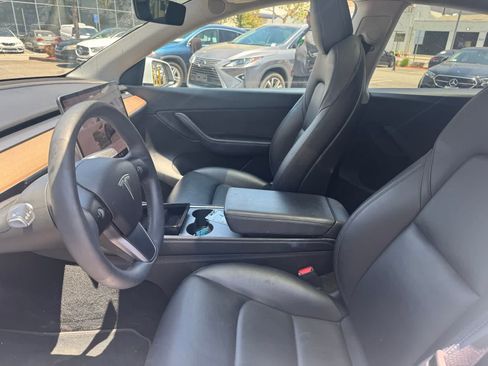 Used 2022 Tesla Model Y Long Range AWD/4WD image 6