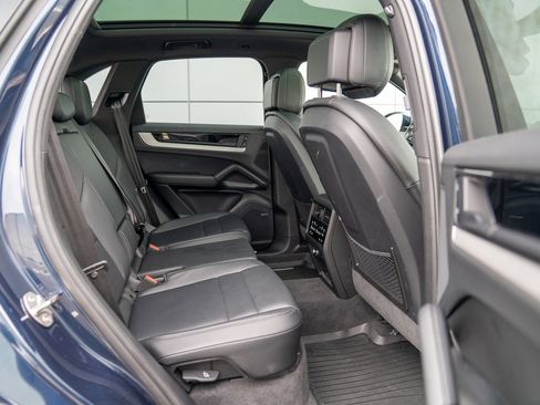 Used 2025 Porsche Cayenne image 25