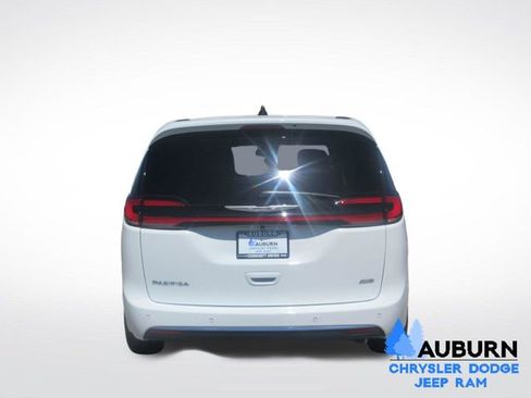New 2026 Chrysler Pacifica Select image 6