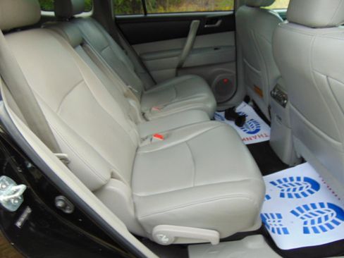 Used 2012 Toyota Highlander SE w/ Tow Pkg AWD/4WD image 7