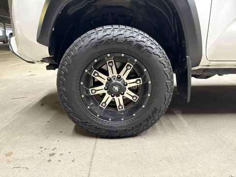 Used 2017 Toyota Tacoma TRD Off-Road w/ Tow Package (A/T) image 29