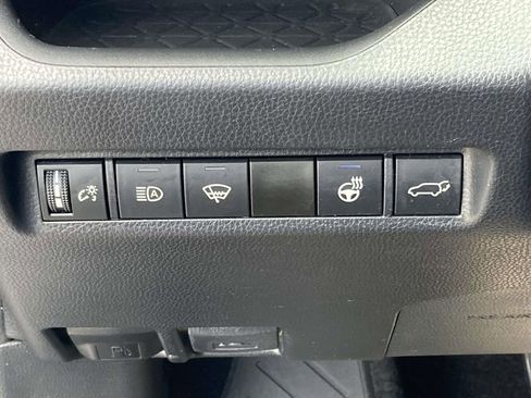 Used 2021 Toyota RAV4 XLE Premium image 30