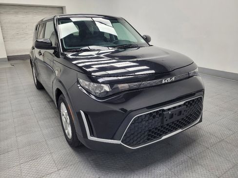 Used 2023 Kia Soul LX w/ LX Technology Package FWD image 14