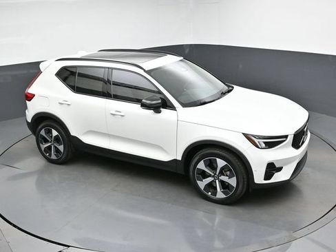 Used 2024 Volvo XC40 B5 Plus AWD/4WD image 42