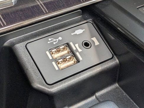 Used 2023 Lexus GX 460 Premium w/ Accessory Package image 24