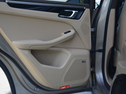 Certified 2018 Porsche Macan AWD/4WD image 53