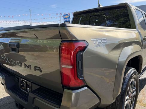 Used 2025 Toyota Tacoma TRD Sport w/ TRD Sport Premium Package AWD/4WD image 8