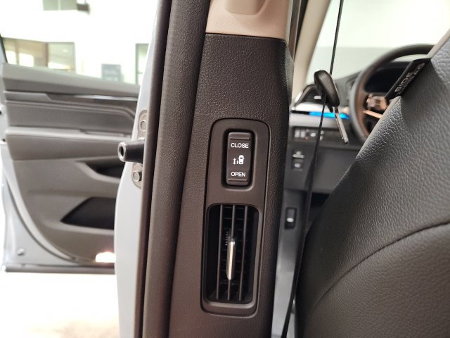 Certified 2025 Honda Odyssey Touring image 28