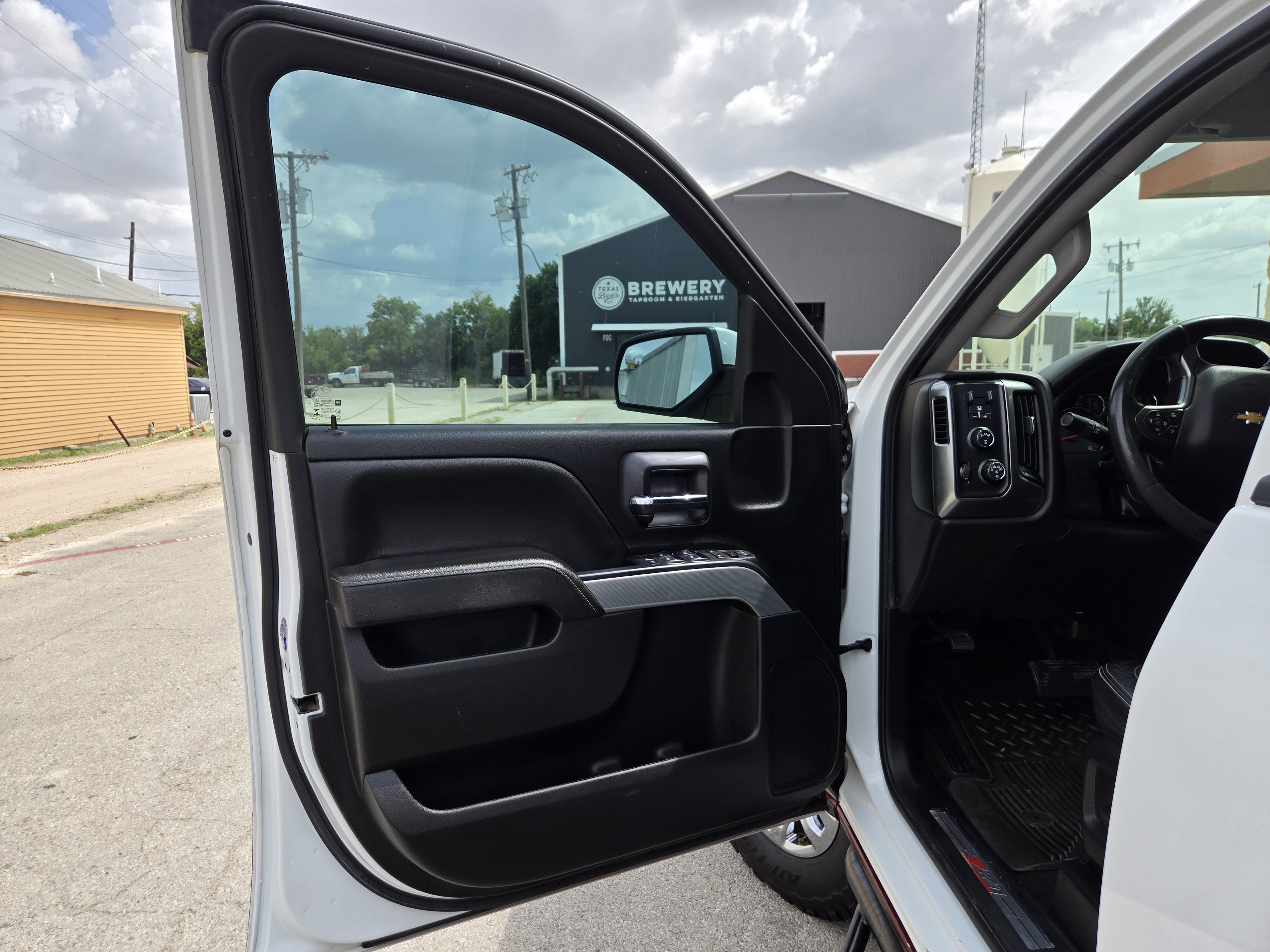 Used 2018 Chevrolet Silverado 2500 LT w/ LT Convenience Package AWD/4WD image 4