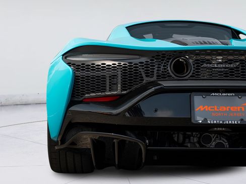 New 2025 McLaren Artura RWD image 25