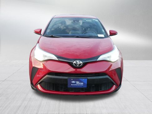 Used 2020 Toyota C-HR XLE image 2