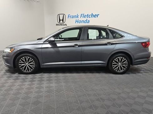 Used 2019 Volkswagen Jetta image 2