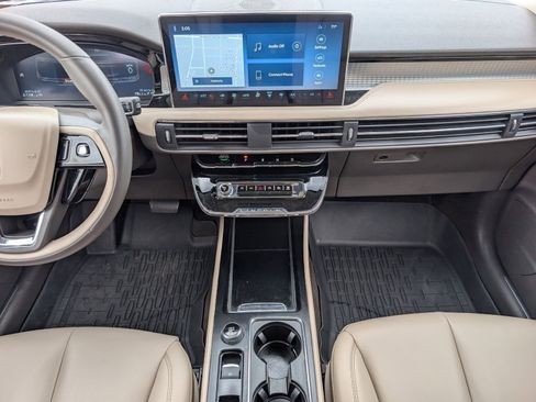 Used 2023 Lincoln Corsair FWD image 7
